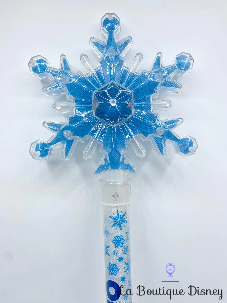 Baguette Lumineuse La Reine Des Neiges Disney On Ice Elsa Flocon De Neige 56 Cm 4 Baguette Lumineuse La Reine Des Neiges Disney On Ice Elsa Flocon De Neige 56 Cm – Image 2
