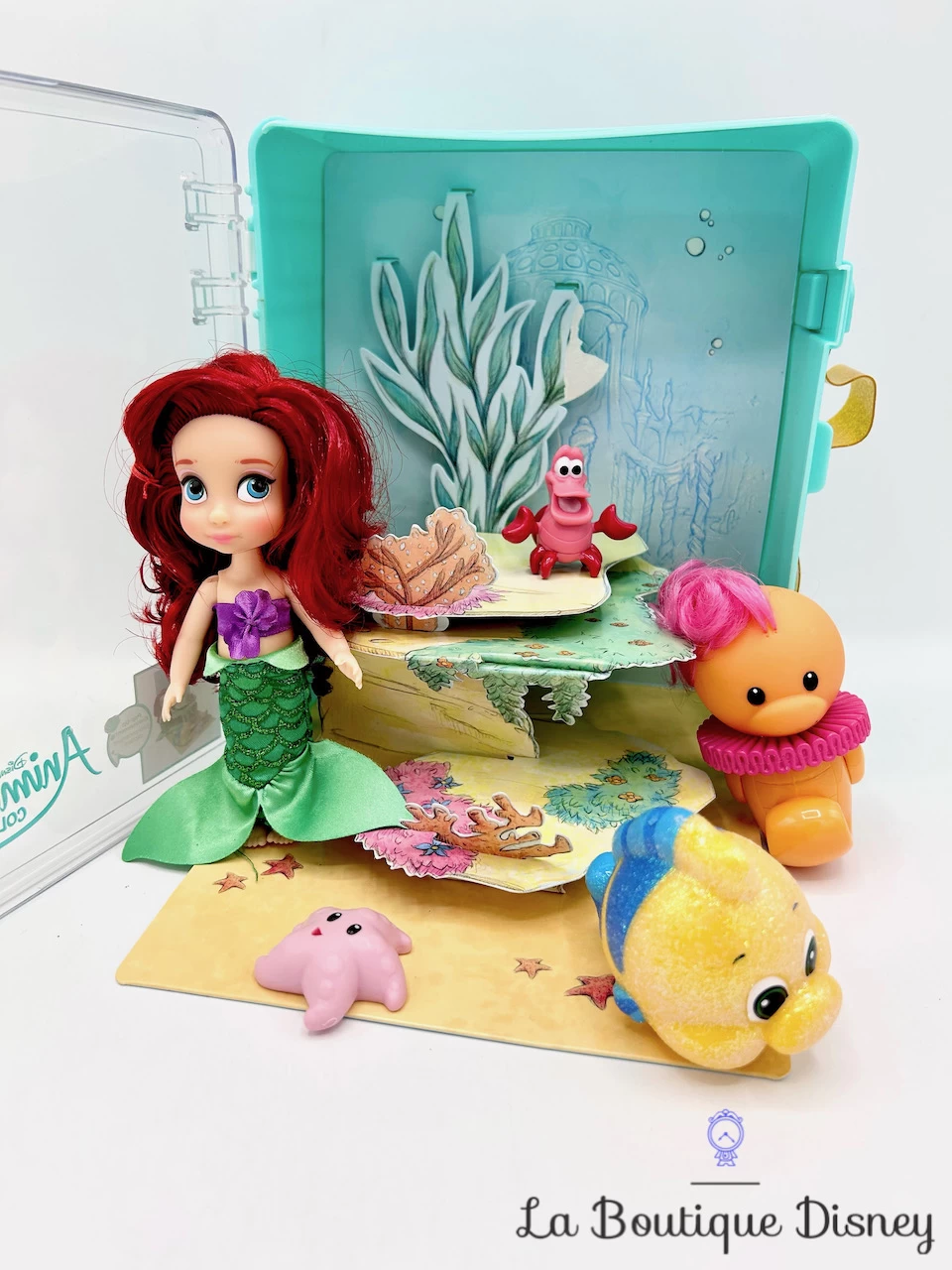Ensemble De Jeu Coffret Mini Poupée Ariel La Petite Sirène Animators Collection Disney Store Pop Up Environnement Valise 4 Ensemble De Jeu Coffret Mini Poupée Ariel La Petite Sirène Animators Collection Disney Store Pop Up Environnement Valise – Image 2
