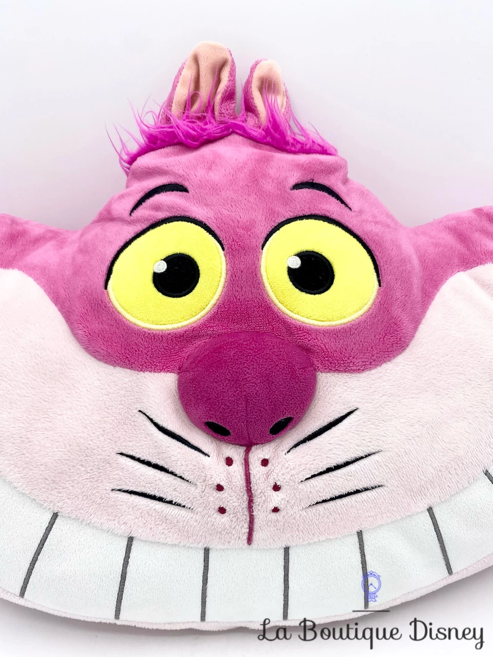 Coussin Chat Cheshire Disney Store 2017 Alice Au Pays Des Merveilles Peluche Visage Chat Rose 4 Coussin Chat Cheshire Disney Store 2017 Alice Au Pays Des Merveilles Peluche Visage Chat Rose – Image 2