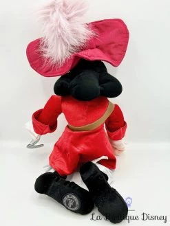 Peluche Capitaine Crochet Disney Store 2012 Peter Pan Poupée Chiffon écusson 53 Cm 10 Peluche Capitaine Crochet Disney Store 2012 Peter Pan Poupée Chiffon écusson 53 Cm -Disney peluche capitaine crochet disney store peter pan rouge ecusson 2