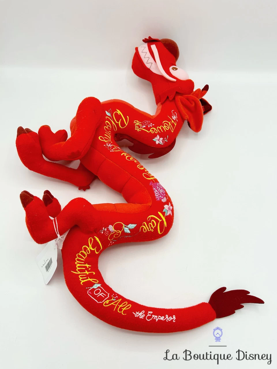 Peluche Mushu Disney Wisdom Series 2 Of 12 Édition Limitée Disney Store 2019 Mulan Dragon Rouge 48 Cm 7 Peluche Mushu Disney Wisdom Series 2 Of 12 Édition Limitée Disney Store 2019 Mulan Dragon Rouge 48 Cm – Image 5