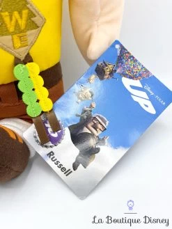 Peluche Russell Là Haut Disney Store ShopDisney Up Scout Explorateur 40 Cm -Disney peluche russell la haut disney store up garcon scout badge jaune 5