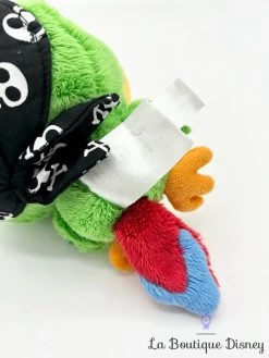 Peluche Skully Perroquet Jake Et Les Pirates Du Pays Imaginaire Disney Store Vert Bandana 17 Cm -Disney peluche skully perroquet jake et les pirates du pays imaginaire disney store 3