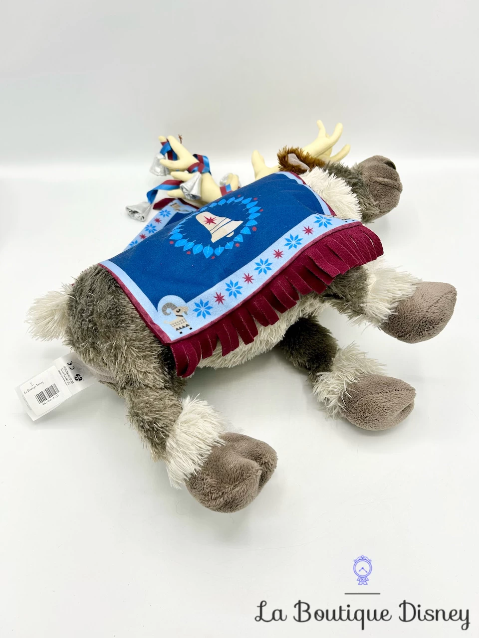 Peluche Sven Joyeuses Fêtes Avec Olaf Disney Store 2017 La Reine Des Neiges Renne Couverture Nordique 40 Cm 8 Peluche Sven Joyeuses Fêtes Avec Olaf Disney Store 2017 La Reine Des Neiges Renne Couverture Nordique 40 Cm – Image 6