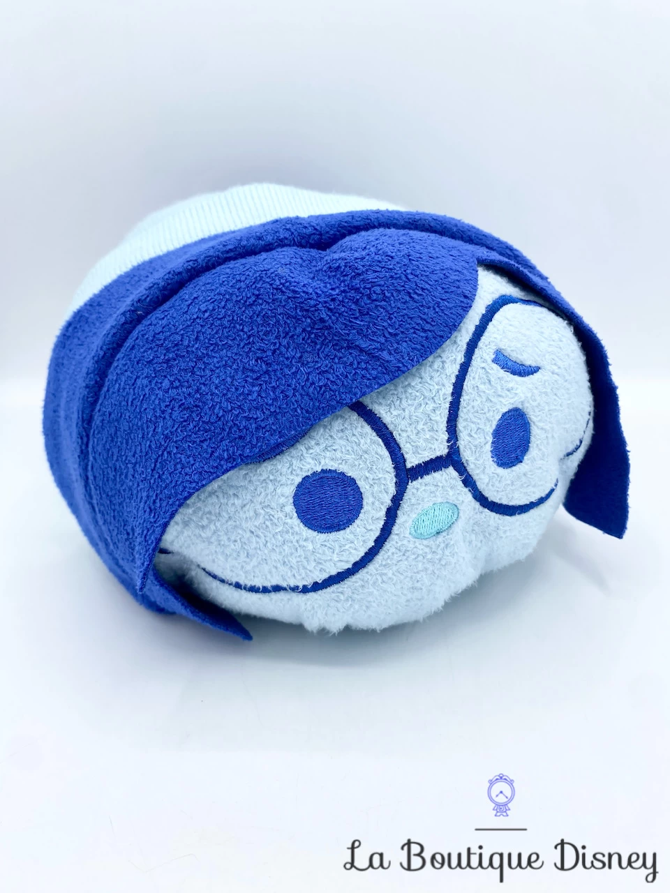 Peluche Grand Tsum Tsum Tristesse Vice Versa Disney émotion Bleu 30 Cm XXL Géant 4 Peluche Grand Tsum Tsum Tristesse Vice Versa Disney émotion Bleu 30 Cm XXL Géant – Image 2