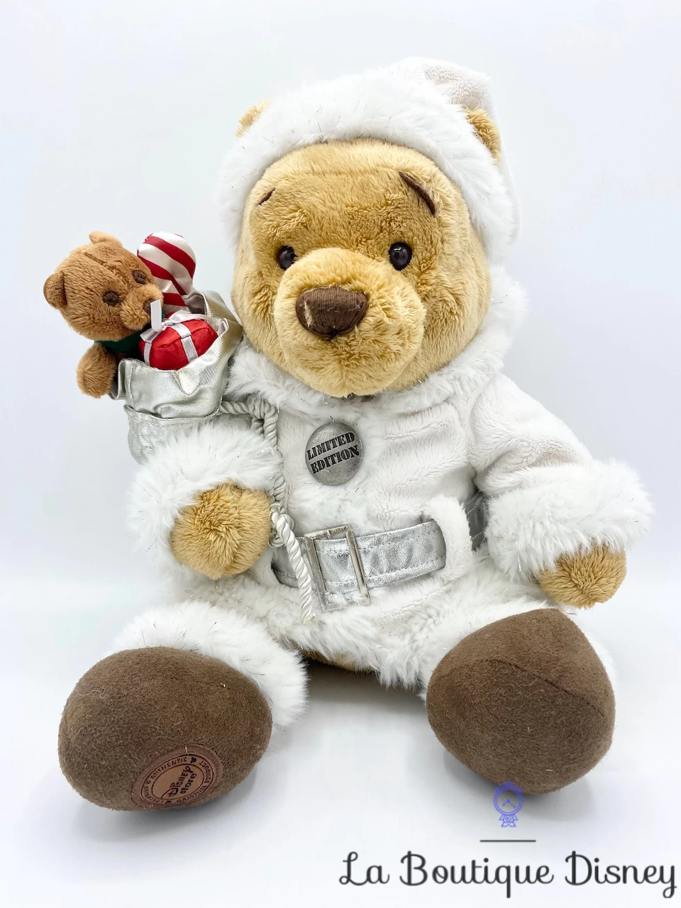 Peluche Winnie L'ourson Père Noël Blanc Disney Store Limited Edition Hotte Cadeau édition Limitée 43 Cm 3 Peluche Winnie L'ourson Père Noël Blanc Disney Store Limited Edition Hotte Cadeau édition Limitée 43 Cm