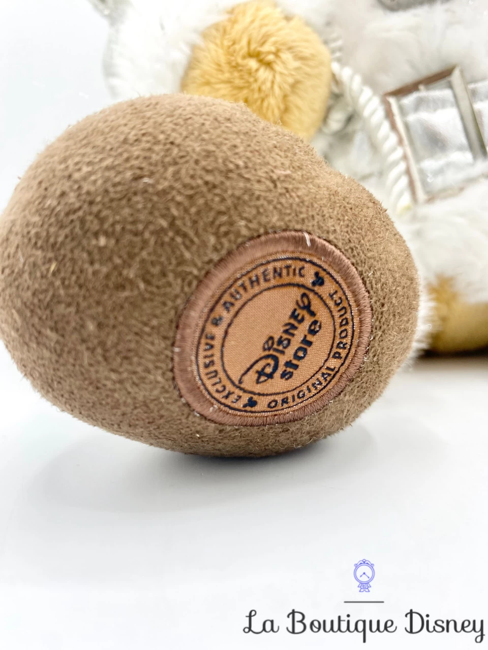 Peluche Winnie L'ourson Père Noël Blanc Disney Store Limited Edition Hotte Cadeau édition Limitée 43 Cm 9 Peluche Winnie L'ourson Père Noël Blanc Disney Store Limited Edition Hotte Cadeau édition Limitée 43 Cm – Image 7