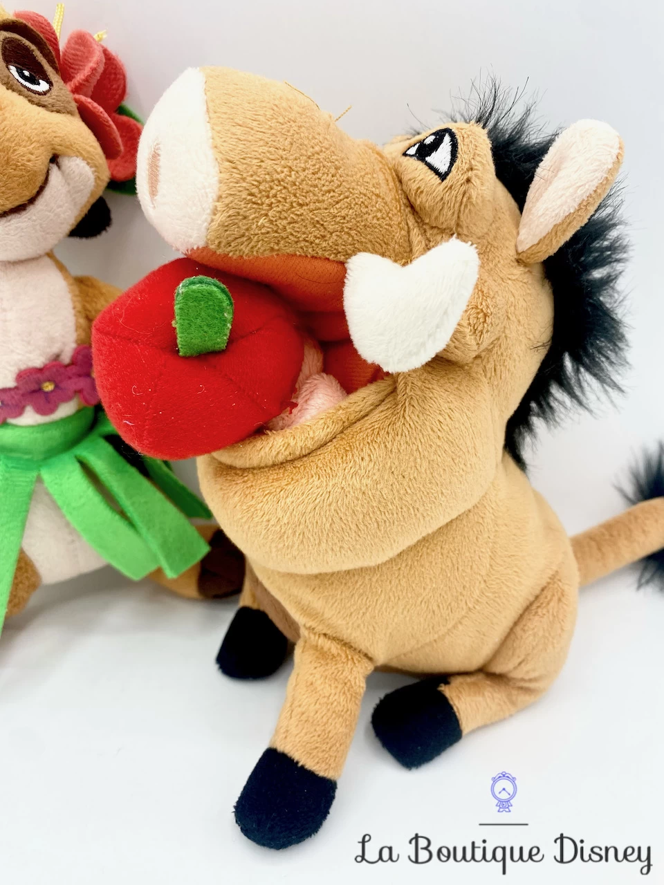 Peluches Timon Pumbaa Luau Le Roi Lion Disney Store 2015 Suricate Phacochère Marron 22 Cm 5 Peluches Timon Pumbaa Luau Le Roi Lion Disney Store 2015 Suricate Phacochère Marron 22 Cm – Image 3