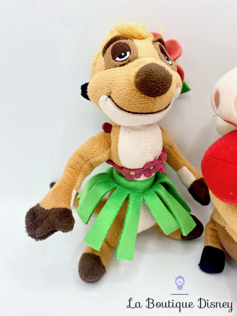 Peluches Timon Pumbaa Luau Le Roi Lion Disney Store 2015 Suricate Phacochère Marron 22 Cm 4 Peluches Timon Pumbaa Luau Le Roi Lion Disney Store 2015 Suricate Phacochère Marron 22 Cm – Image 2