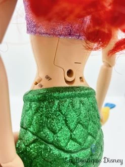 Poupée Chantante Ariel De Luxe Disney Store La Petite Sirène Polochon Queue Articulée 45 Cm -Disney poupee chantante ariel de luxe 45 cm polochon part of your wold articulee queue 2016 10