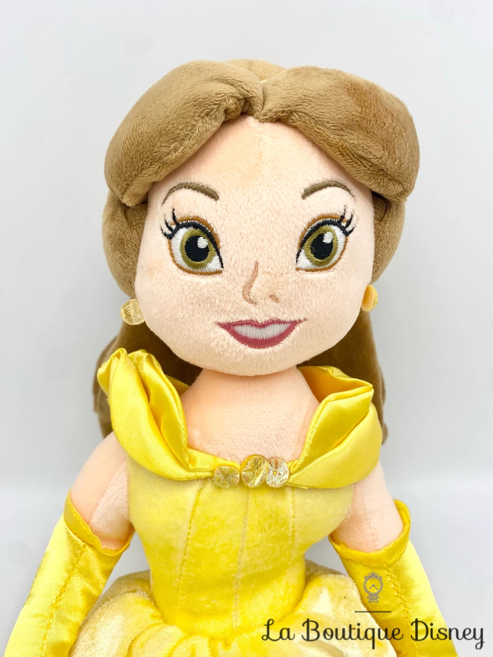 Poupée Chiffon Belle La Belle Et La Bête Disney Store Peluche Princesse Robe Jaune Velours 53 Cm 4 Poupée Chiffon Belle La Belle Et La Bête Disney Store Peluche Princesse Robe Jaune Velours 53 Cm – Image 2