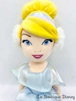 Poupée Chiffon Cendrillon Hiver Disney Store Peluche Princesse Cache Oreilles 53 Cm -Disney poupee chiffon cendrillon hiver disney store princesse cache oreilles fourrure 1