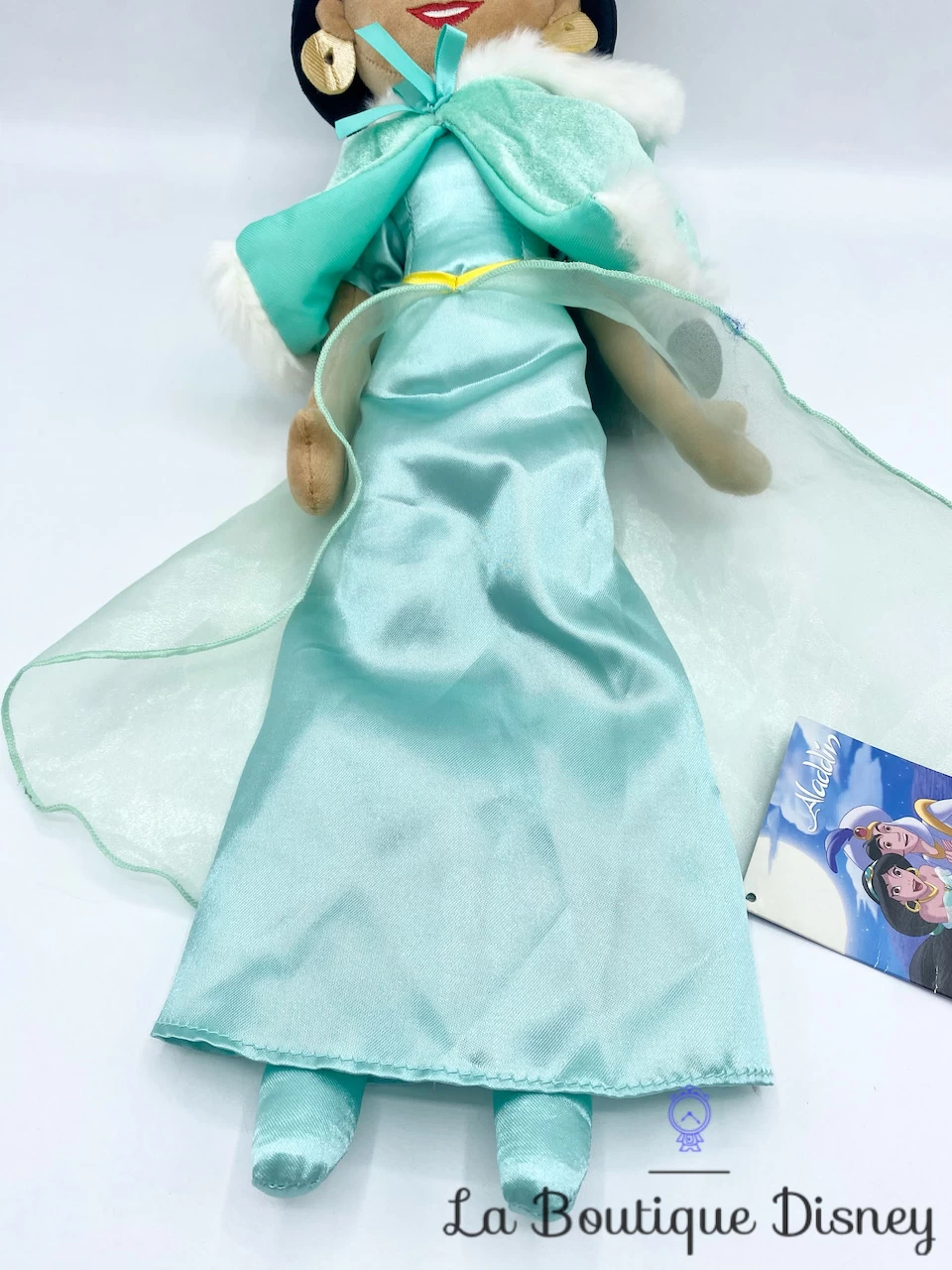 Poupée Chiffon Jasmine Hiver Disney Store Aladdin Peluche Princesse Cape Manteau 46 Cm 5 Poupée Chiffon Jasmine Hiver Disney Store Aladdin Peluche Princesse Cape Manteau 46 Cm – Image 3