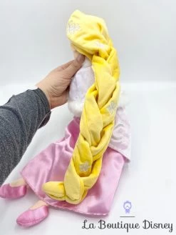 Poupée Chiffon Raiponce Hiver Disney Store Peluche Princesse Robe Rose Cape Blanche 50 Cm 10 Poupée Chiffon Raiponce Hiver Disney Store Peluche Princesse Robe Rose Cape Blanche 50 Cm -Disney poupee chiffon raiponce hiver disney store peluche princesse manteau cape 7