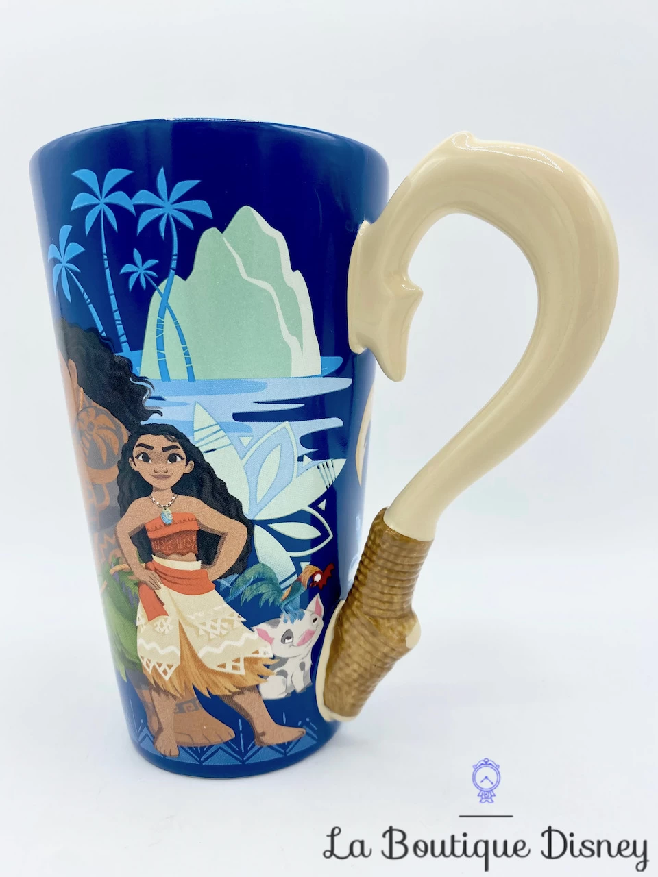Tasse Vaiana Hameçon Disney Store 2017 Mug Maui Pua Bateau Bleu Relief 3D 6 Tasse Vaiana Hameçon Disney Store 2017 Mug Maui Pua Bateau Bleu Relief 3D – Image 4