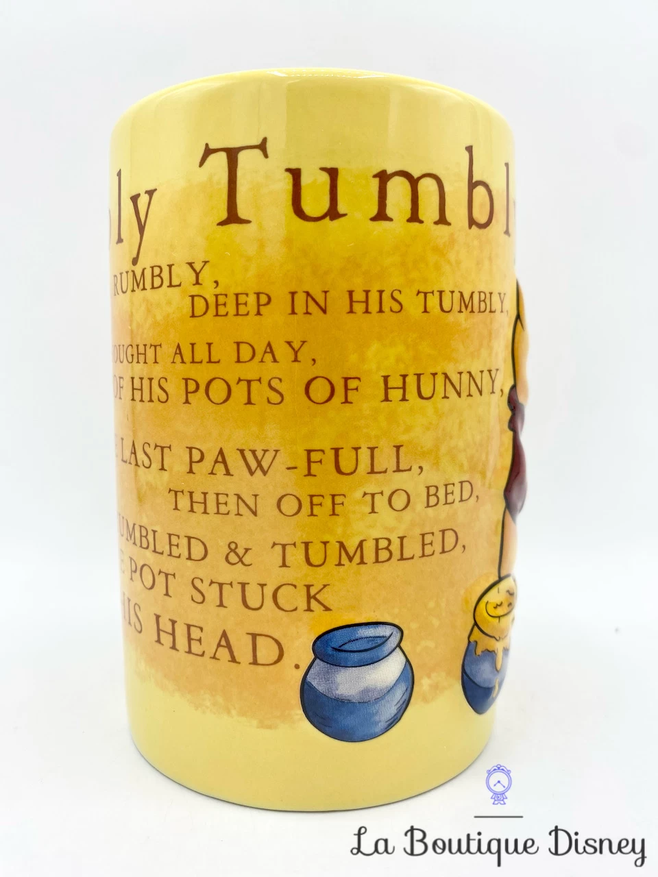 Tasse Winnie L'ourson Rumbly Tumbly Pooh Disney Store Exclusive Mug Jaune Relief 3D 4 Tasse Winnie L'ourson Rumbly Tumbly Pooh Disney Store Exclusive Mug Jaune Relief 3D – Image 2