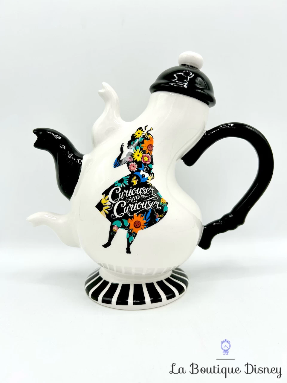 Théière Alice Aux Pays Des Merveilles Disney Curiouser And Curiouser Blanc Noir 5 Théière Alice Aux Pays Des Merveilles Disney Curiouser And Curiouser Blanc Noir – Image 3